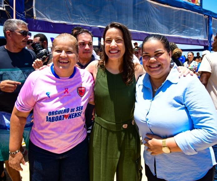 Andréa Medeiros participou do encerramento do Arena Verão Pernambuco, ao lado da governadora Raquel Lyra e de lideranças femininas