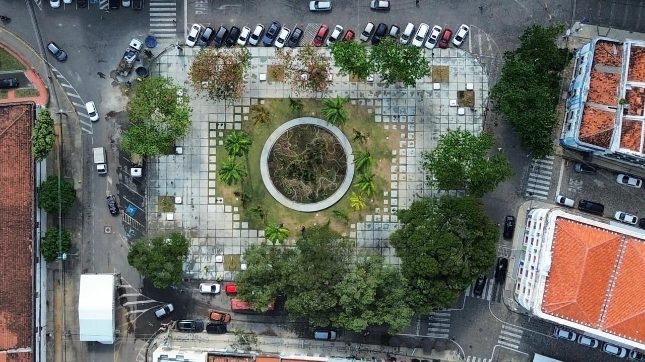 Com investimento de R$ 1,8 milhão, praça foi executada em parceria com o Moinho Recife e UFPE e reforça a revalorização do bairro do Recife