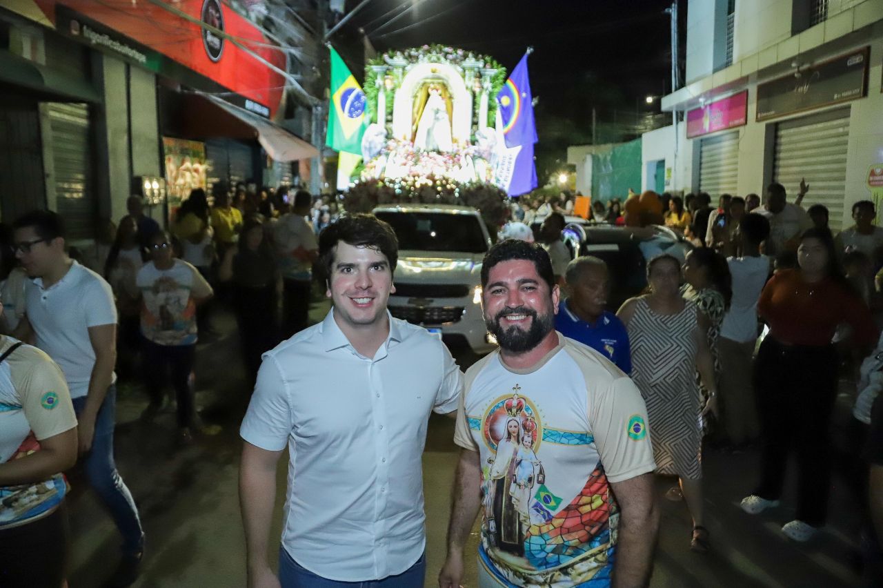 Daniel Alves e Antônio Coelho participaram do encerramento da festa de Nossa Senhora do Carmo, em Jaboatão, marcando parceria política