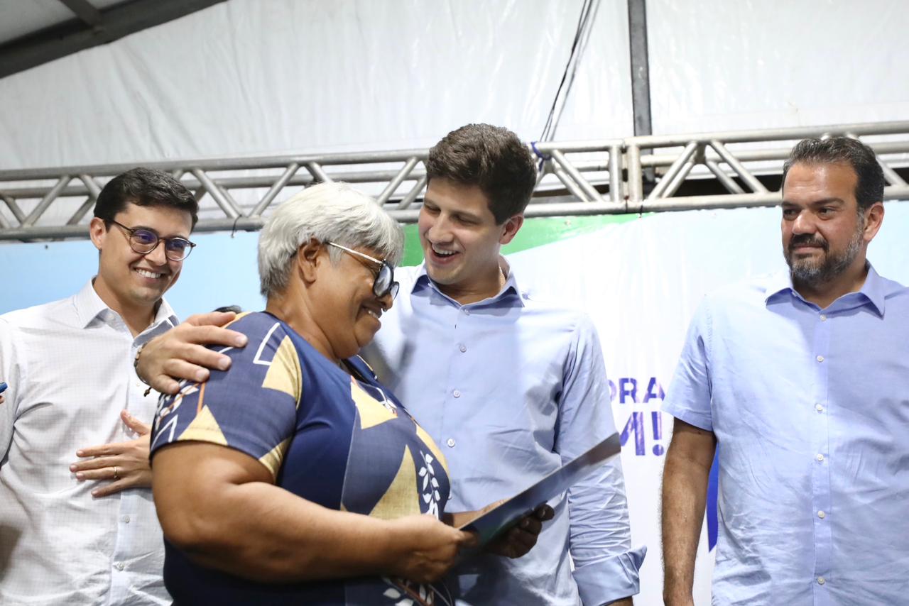 Iniciativa da Prefeitura do Recife garante segurança jurídica e amplia dignidade para mais de 700 famílias da zona Oeste.