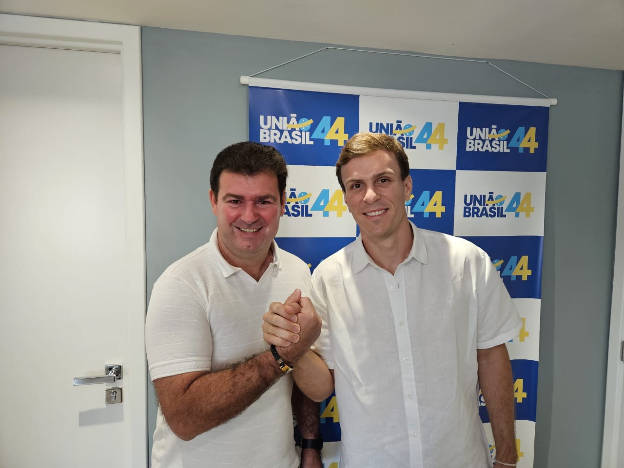 Miguel Coelho recebeu o apio de Gildo Dias, reeleito com mais de 76% dos votos. Ele afirmou que o ex-prefeito de Petrolina tem experiência para representar Pernambuco no Senado