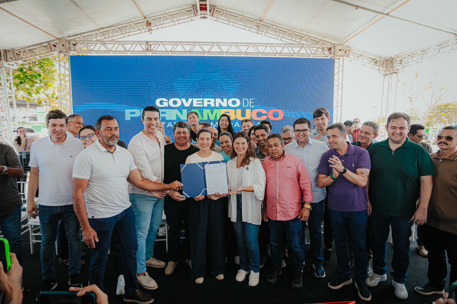 Pacote em Caruaru inclui nova Feira do Gado, pavimentação de ruas e construção de creches dentro do programa Juntos pela Educação.