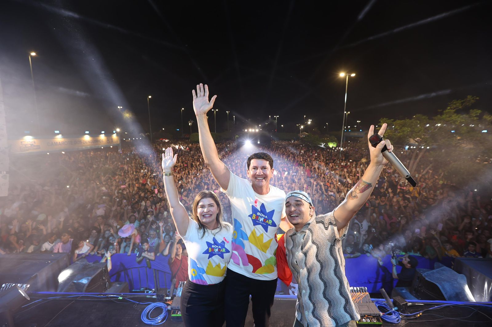 Prefeito Simão Durando celebra arrecadação de R$ 1 milhão em show beneficente de João Gomes durante o Bora Brincar, em Petrolina