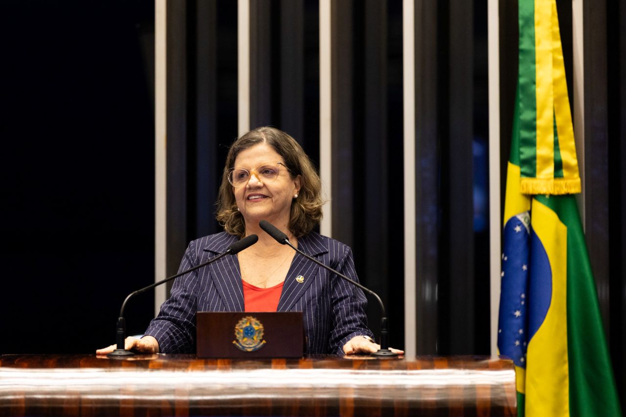 Senadora Teresa Leitão reforça no Senado que garantir o piso salarial é essencial para uma educação pública de qualidade