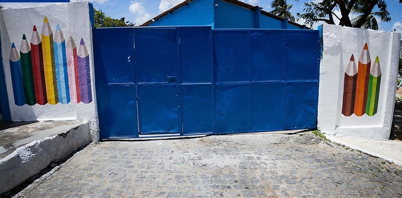 A Prefeitura de Paulista inaugurou o Cemedi no Bairtro da Aurora e mostrou que o vicê Felipe Andrade não era bem vindo. Seu nome não estava na placa