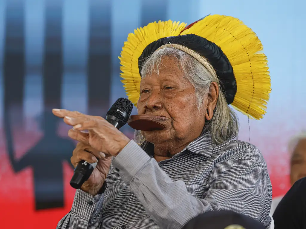 Ao encerrar a Cúpula dos Povos, em Belém, líder indígena Cacique Raoni criticou guerras e os que querem destruir nossa terra