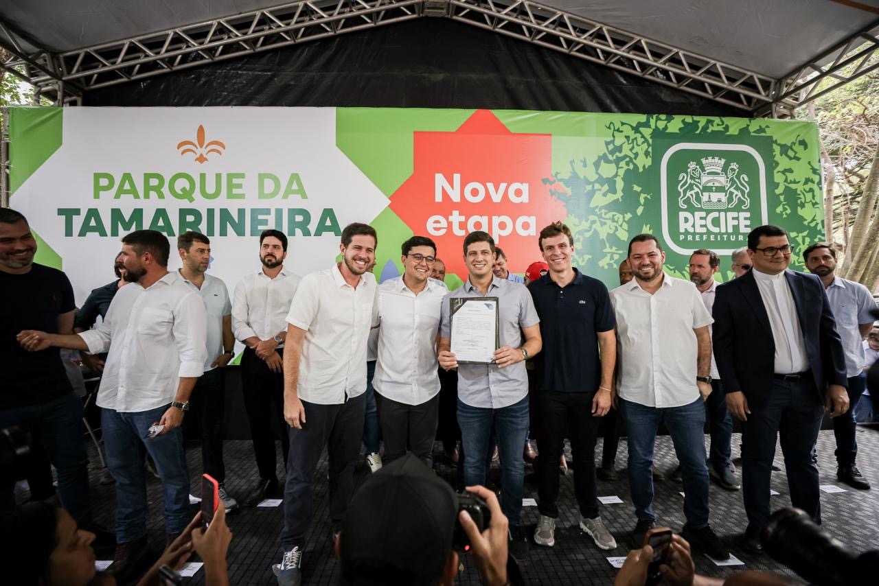 Ao lado de aliados, o prefeito João Campos lançou a segunda etapa do parque da Tamarineira e destacou cagas em creche Foto Edson HolandaPrefeitura do Recife