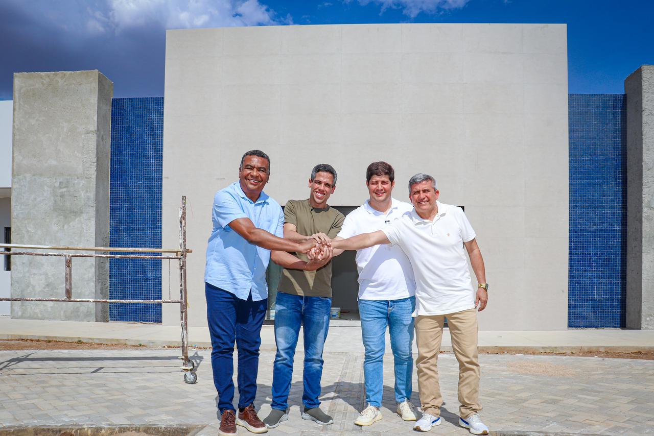 Jarbas Filho visita a obra do Núcleo de Terapias de Afrânio, financiado por R$ 1,5 milhão, que ampliará o atendimento especializado no Sertão do São Francisco