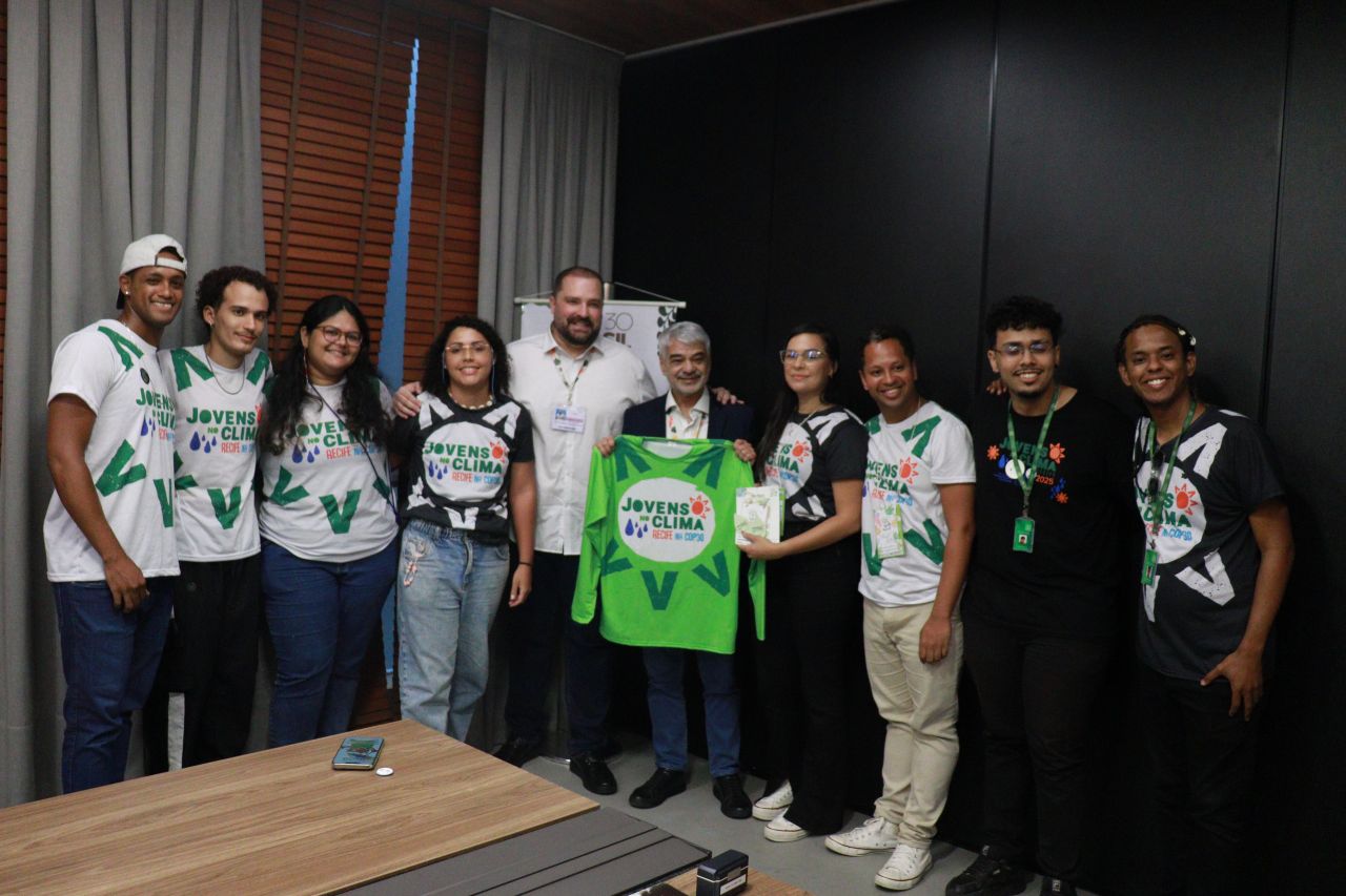 Jovens do programa Jovens no Clima concluíram atividades na COP30 com certificação na UNAMA e agenda com o senador Humberto Costa