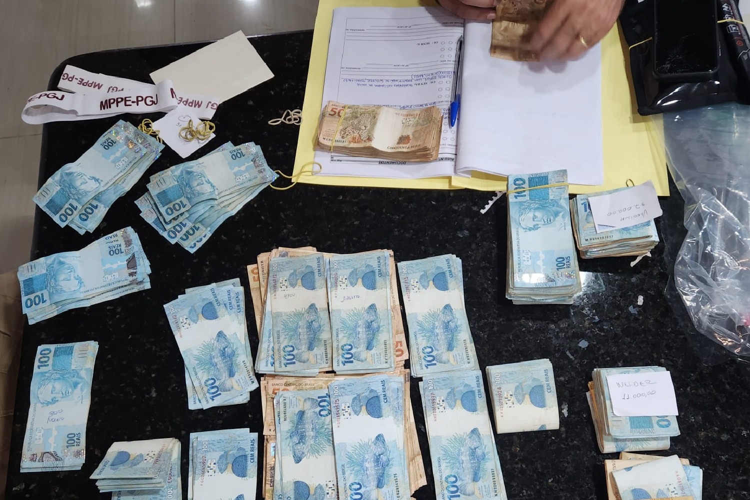 Operação em Riacho das Almas, ´para desmantelar fraude eleitoral no município. Forsm cumpridos 16 mandatos de busca e apreensão