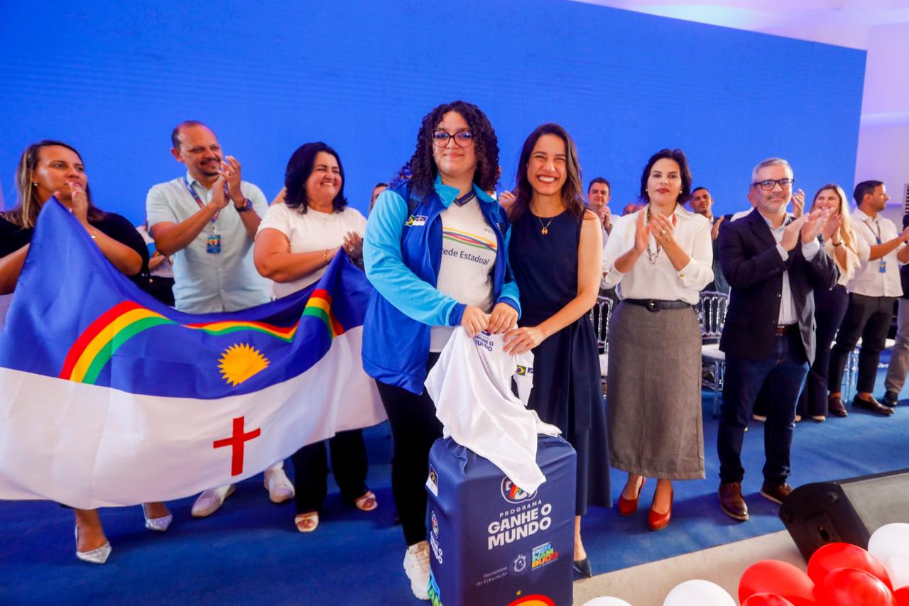 Primeiros embarques para o Canadá ocorrerão nesta sexta e sábado e levarão alunos s para 18 semanas de imersão no segundo idioma