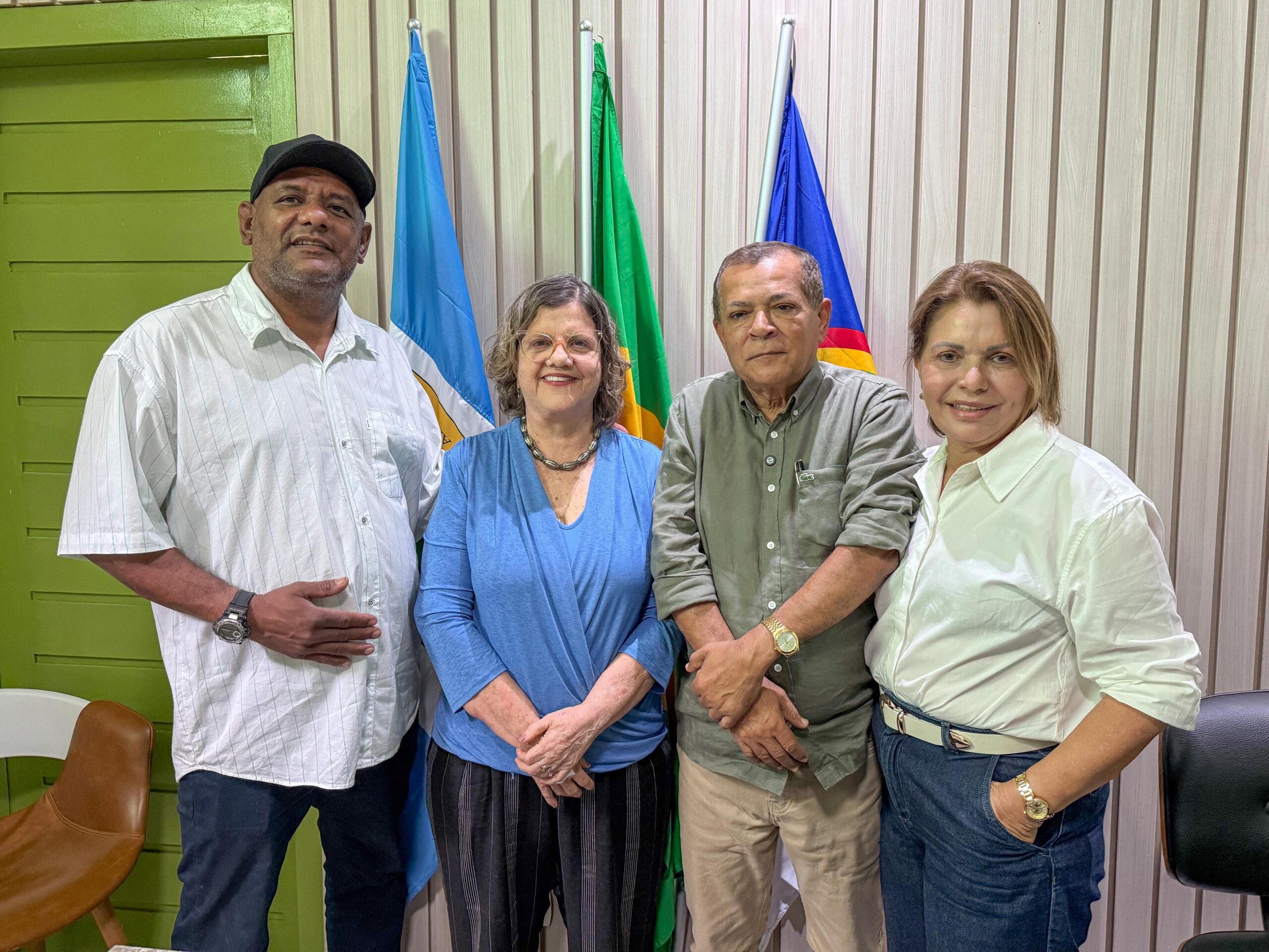 Teresa Leitão participou de entregas viabilizadas por emendas e discutiu demandas municipais com prefeitos e lideranças locais