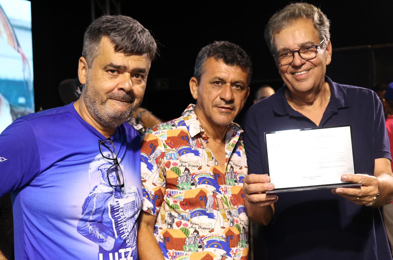 Antônio Moraes recebe título de cidadão de Exu durante as comemorações pelos 113 anos de Luiz Gonzaga, no Parque Asa Branca, no Sertão