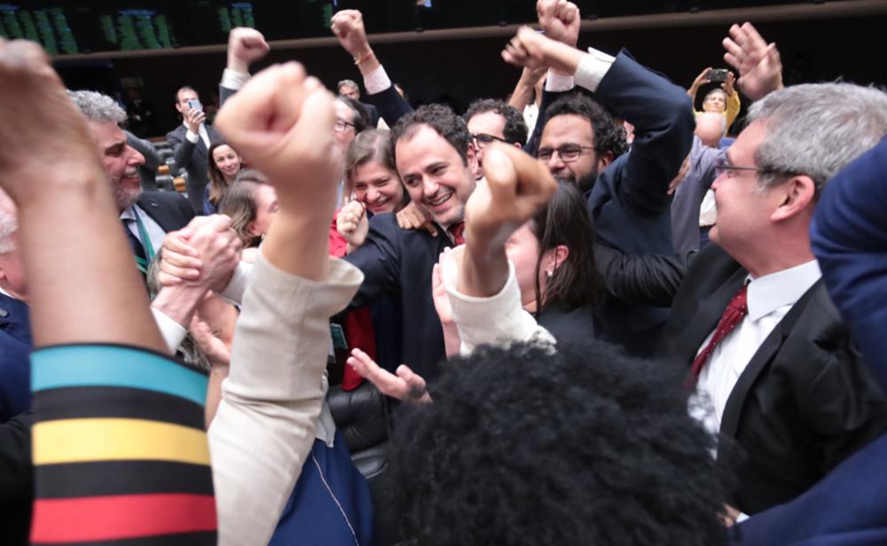 Deputado Glauber Braga corria risco de ter mandato cassado por ter dado um chute num integrante do MBL, após ser provocado