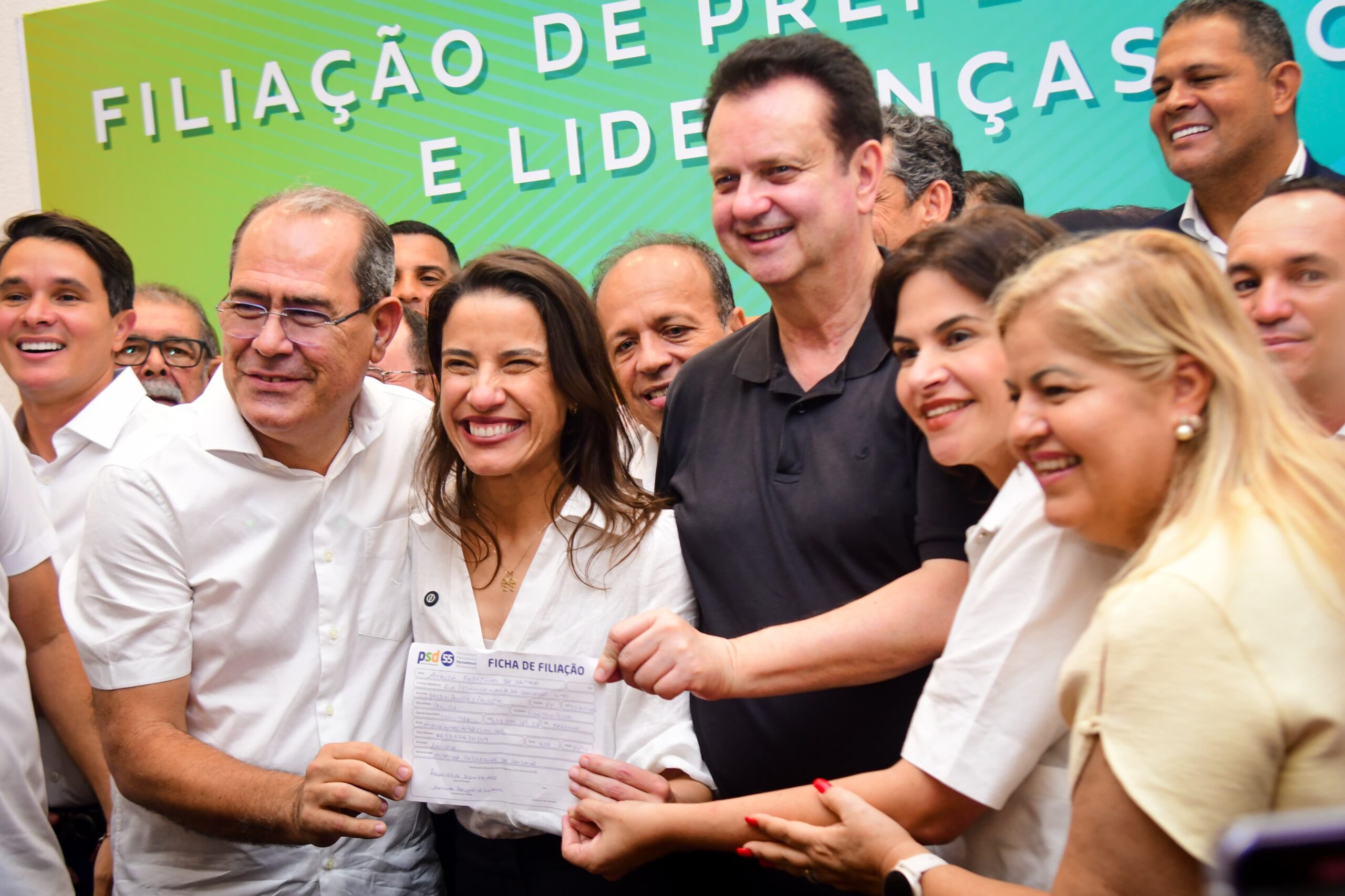 Mano Medeiros e outros dois prefeitos oficializam filiação ao partido da governadora Raquel Lyra em evento com lideranças nacionais e estaduais