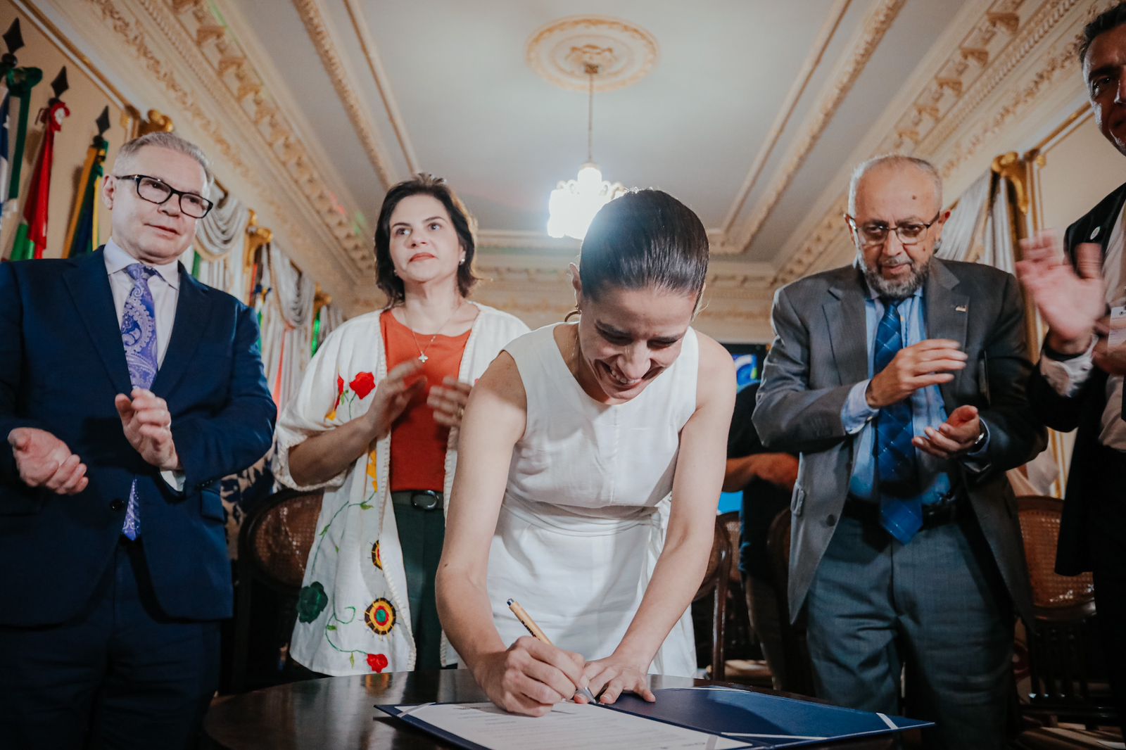 Pernambuco firma financiamento de R$ 1,2 bilhão com agência francesa para ampliar o abastecimento de água e modernizar sistemas da Compesa