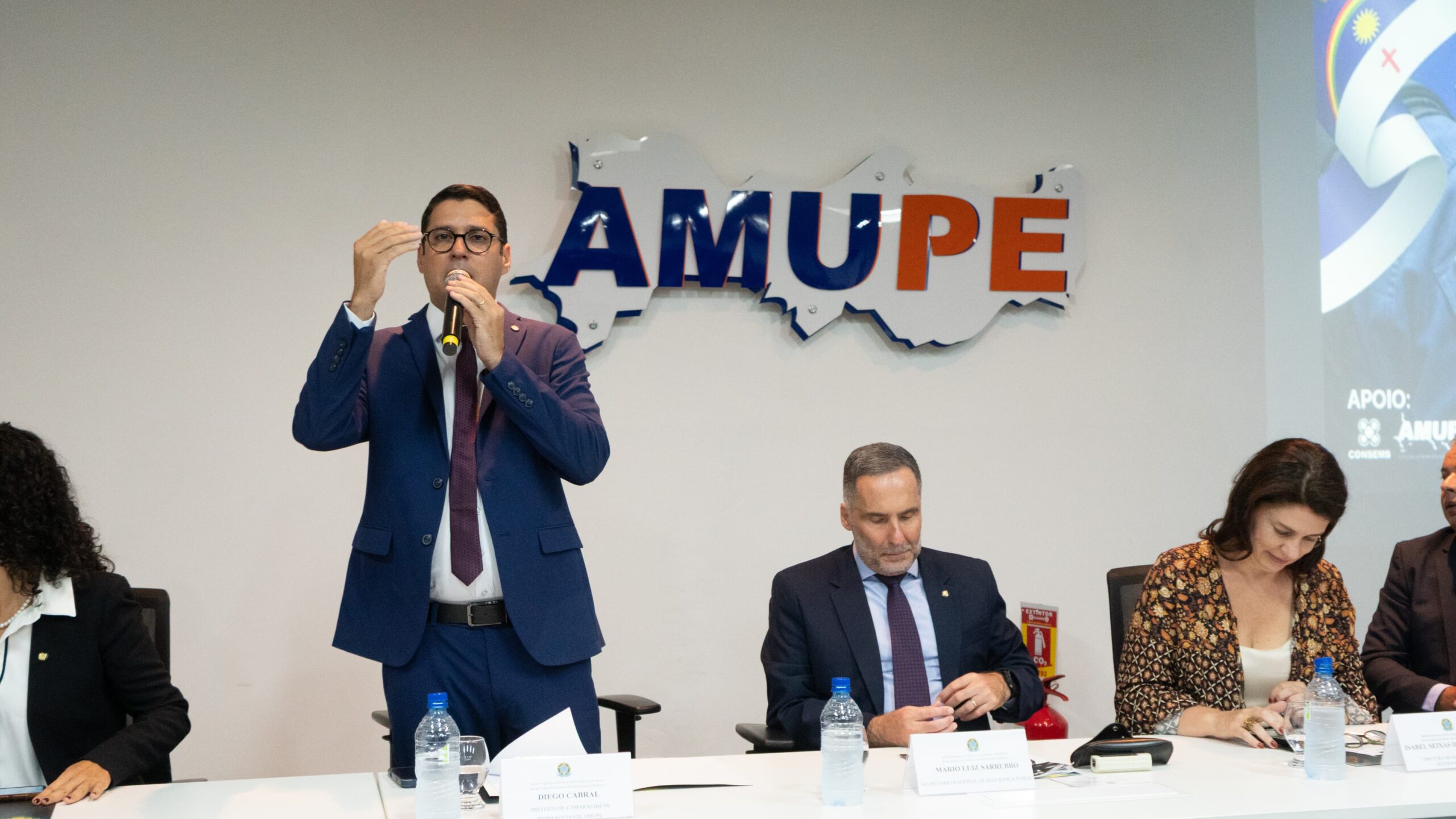 Prefeito Diego Cabral destaca avanços de Camaragibe em segurança durante o 1º Seminário do Programa Município Mais Seguro em Pernambuco