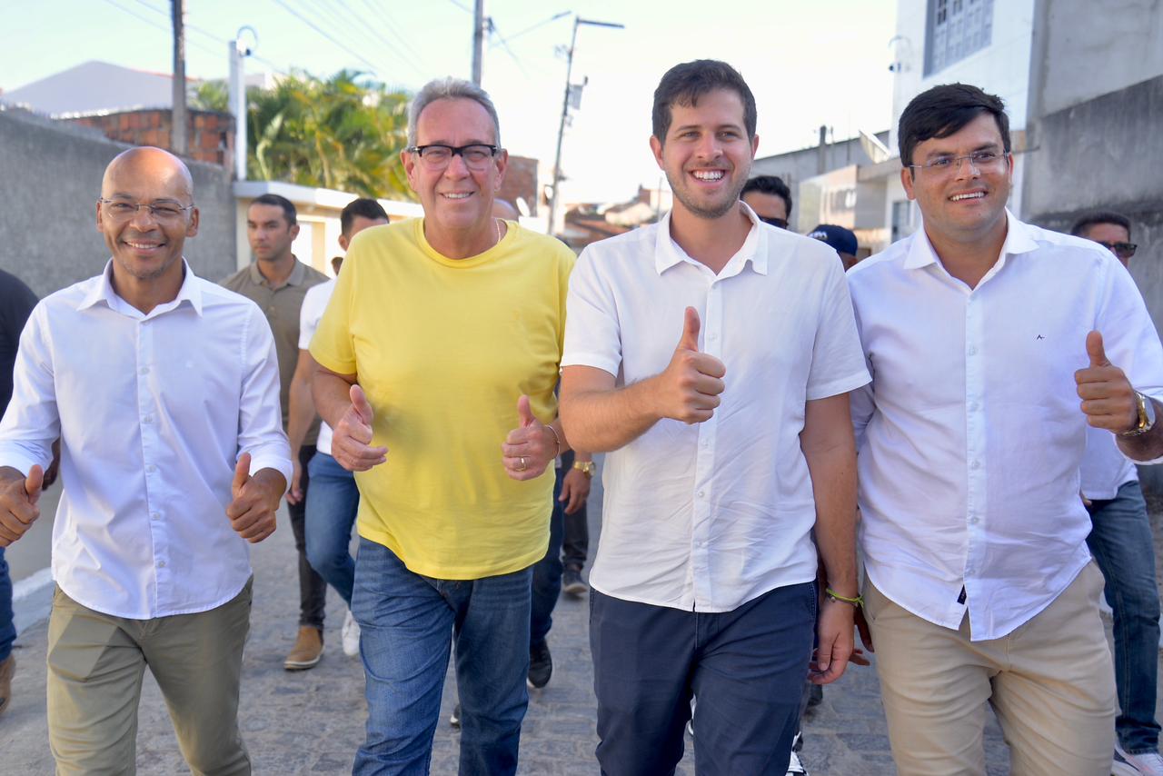 Álvaro Porto participa da Festa de São Sebastião em Altinho ao lado do prefeito Marivaldo Pena, com presença de lideranças e procissão pelas ruas centrais