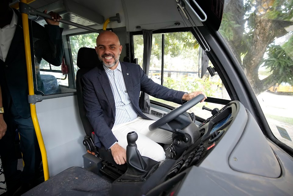 Deputado Romero Sales Filho destaca leis e ações contra evasão escolar, segurança nas escolas e parcerias com o Governo de Pernambuco no Dia da Educação