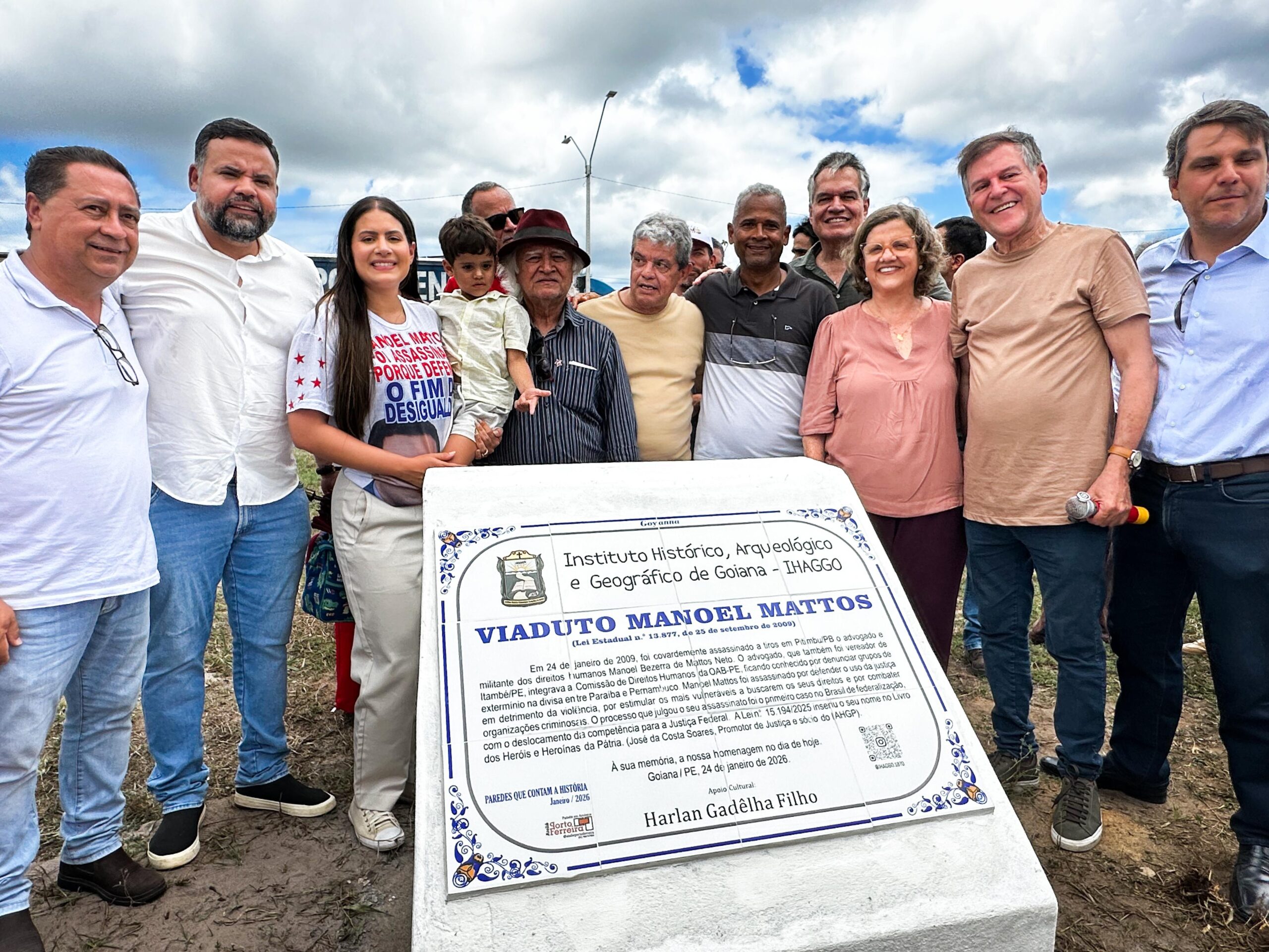 Descerramento de painel ocorreu no viaduto em Goiana que leva o nome do advogado morto em 2009, cuja trajetória levou à federalização do caso