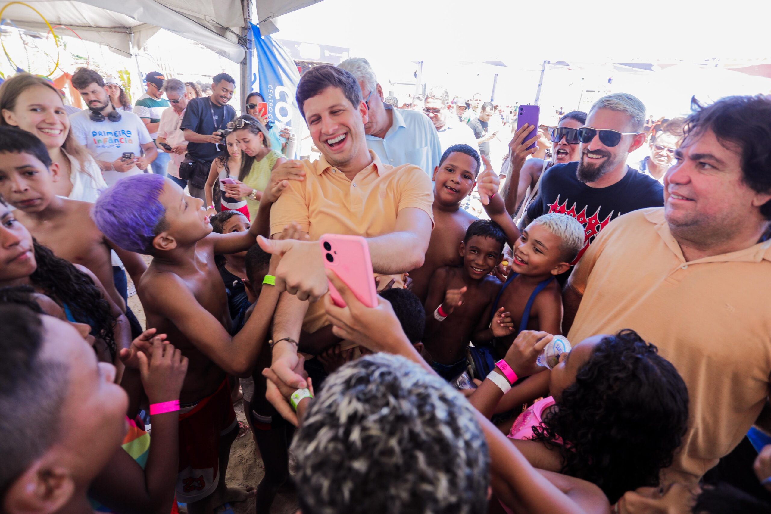 Evento da Prefeitura do Recife na praia do Pina reúne esportes, cultura, saúde e ações sociais na orla durante a alta estação