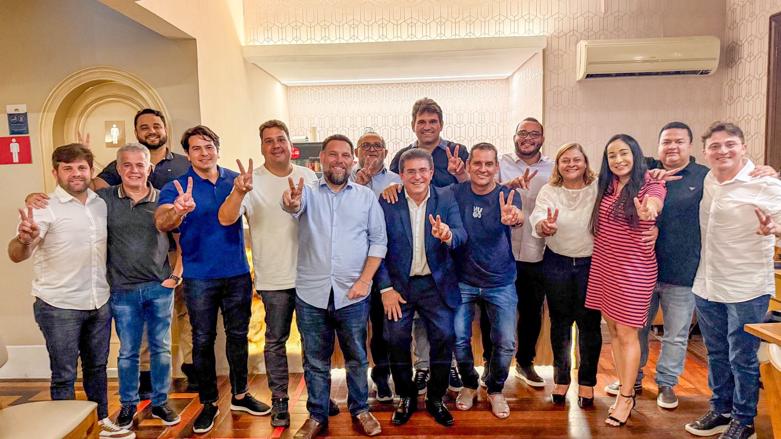 Marcelo Gouveia reúne deputados e lideranças no Recife, projeta oito vagas na Alepe e amplia articulação do Podemos para as eleições em Pernambuco