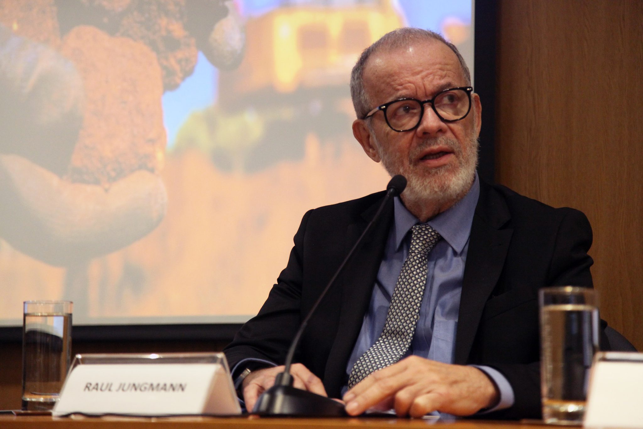 O ex-ministro e ex-deputado federal Raul Jungmann sofria com um câncer e morreu aos 77 anos, em Brasília