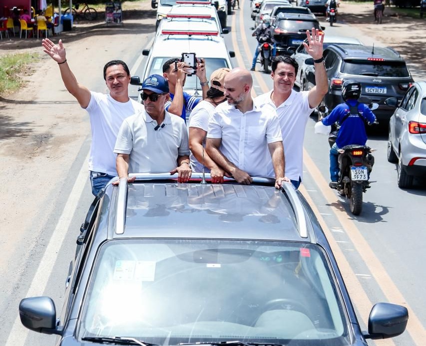 Prefeito Barbosa lidera entrega de 20 veículos em São José, com apoio de André e Anderson Ferreira e do deputado Romero Sales Filho