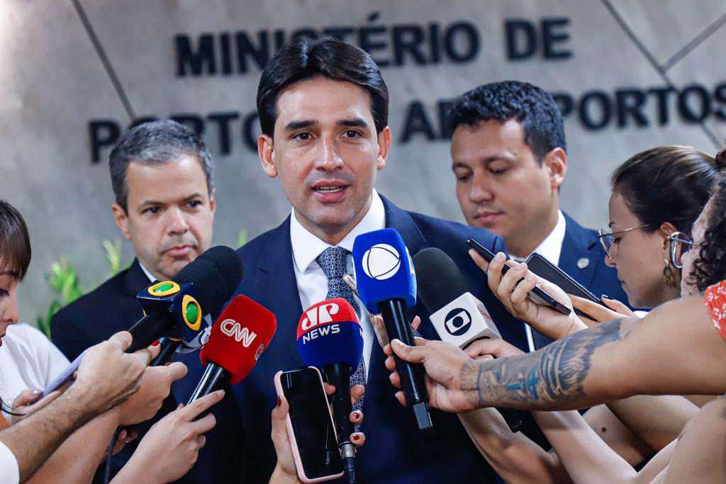 Silvio Costa Filho deixará o Ministério de Portos e Aeroportos para disputar o Senado em 2026 e que vem conversando com Lula sobre isso