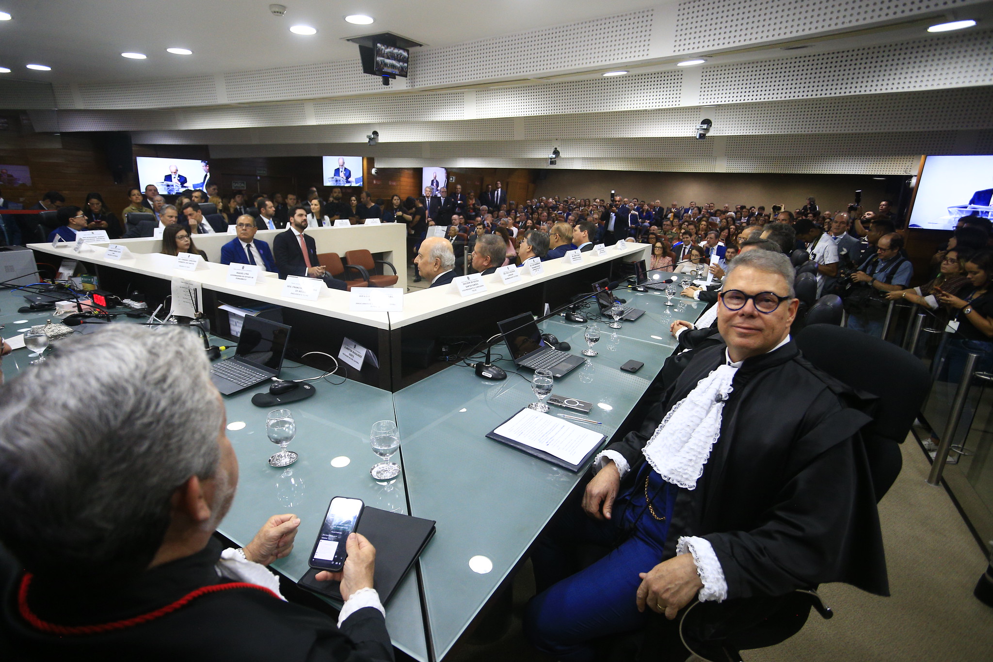 Erik Simões toma posse como vice-presidente do TRE-PE para 2026-2028 e destaca combate à desinformação e fiscalização de recursos eleitorais