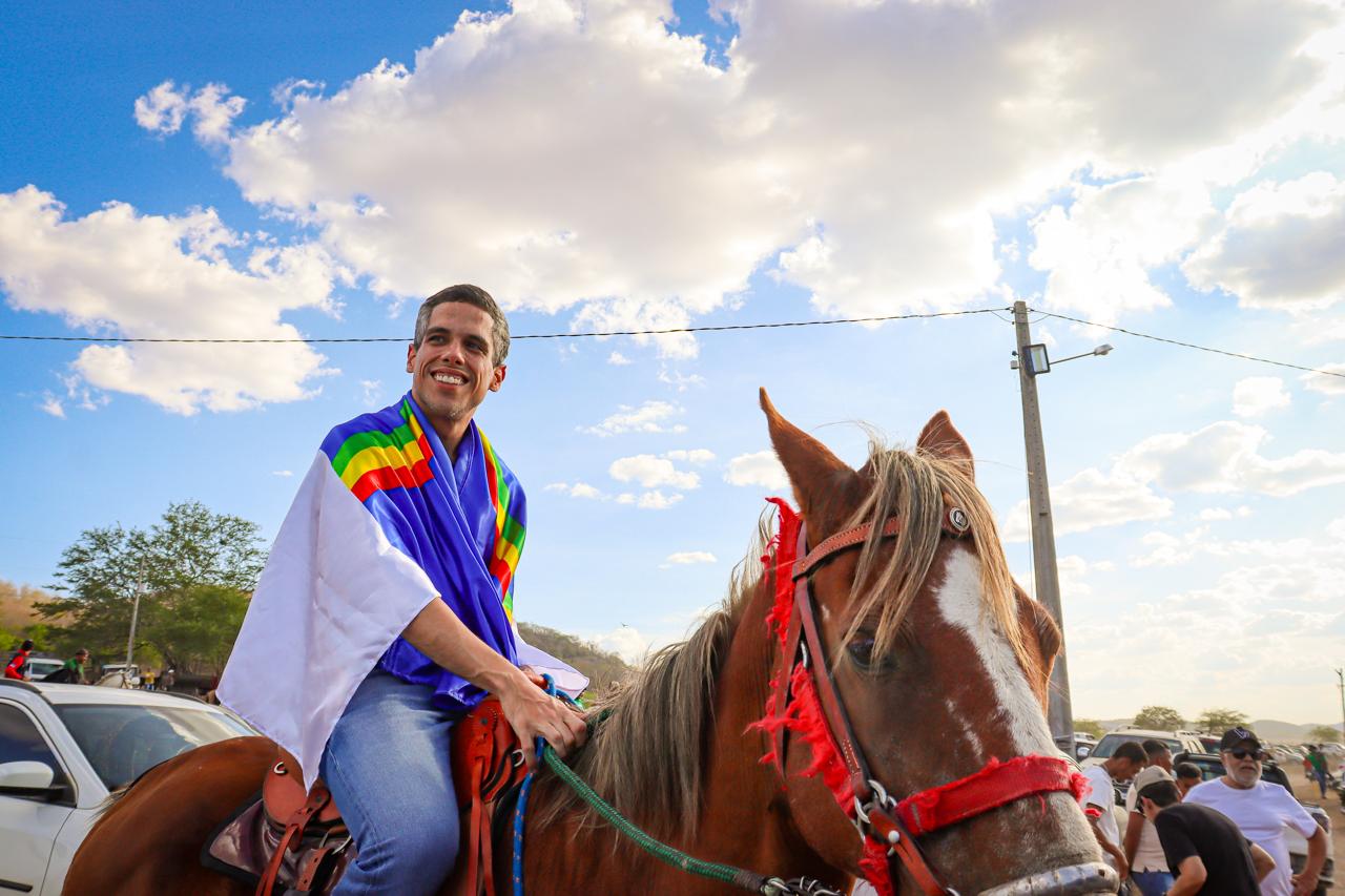 Jarbas Filho participa da Cavalgada Caracol em Buíque e Tuparetama e destaca ações parlamentares voltadas à infraestrutura no Sertão