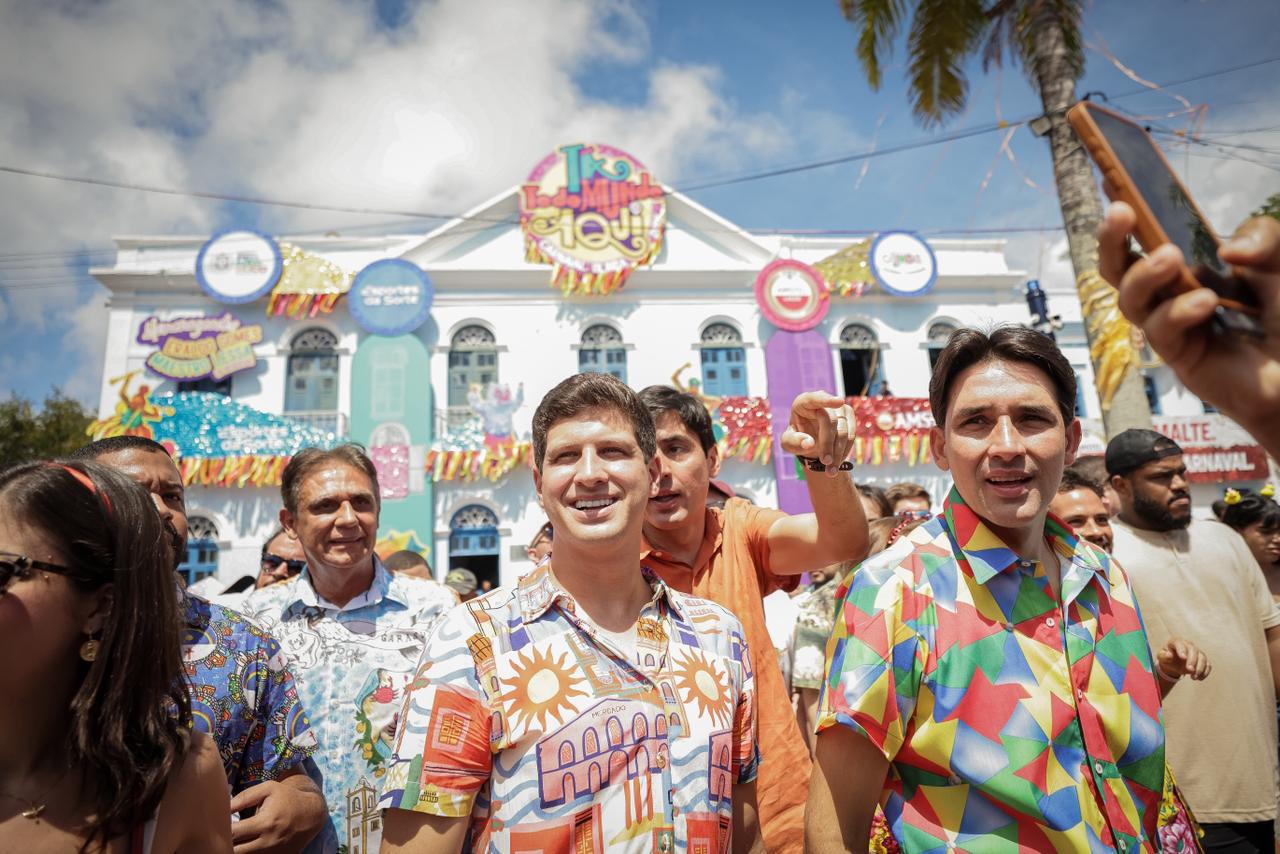 João Campos cumpre agenda no Carnaval de Olinda, visita Casa da Rabeca e reforça parceria entre Recife e Olinda durante a festa