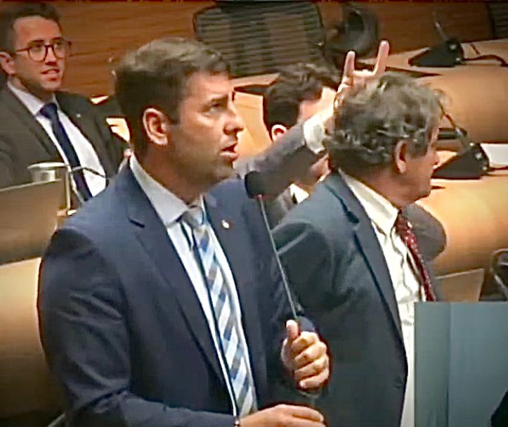 Mesmo após pedido de desculpas de Eduardo Moura, Chico Kiko protocola denúncia por quebra de decoro e pede abertura de processo disciplinar