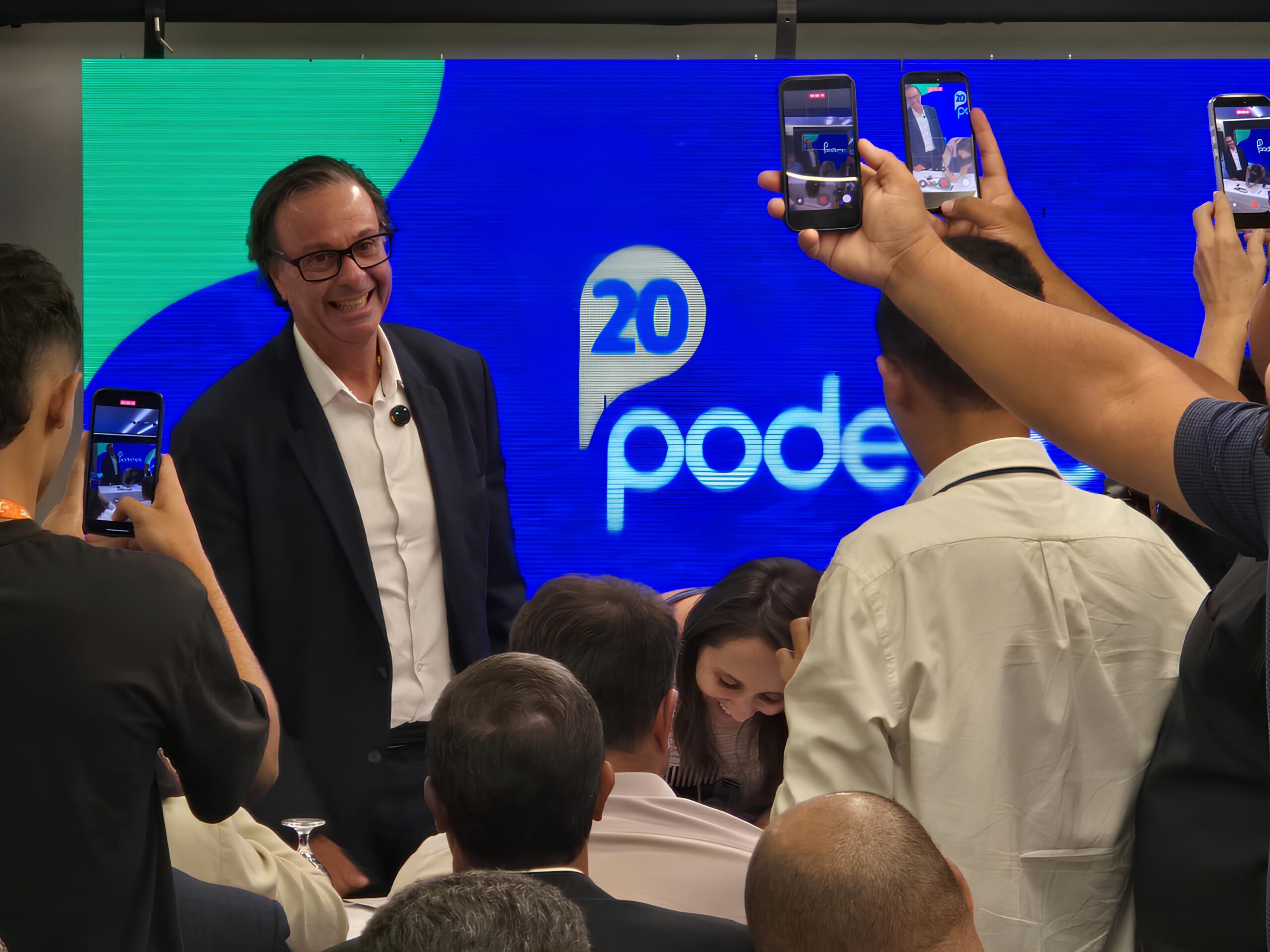 O ex-ministro Gilson Machado Neto assinou a ficha de filiação do POdemos e afirmou que fará campanha para Flávio Bolsonaro a presidente Foto Márcio Didier