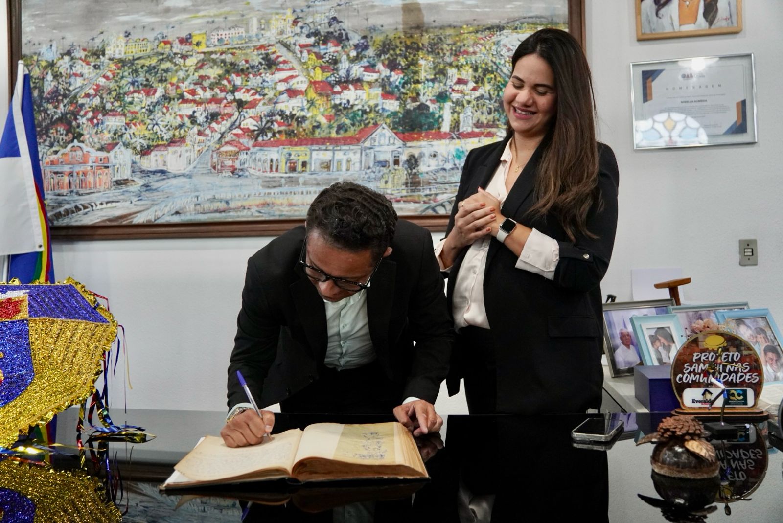 Prefeita Mirella Almeida transmite cargo ao vice Chiquinho, que assume interinamente a Prefeitura de Olinda por 10 dias durante afastamento temporário