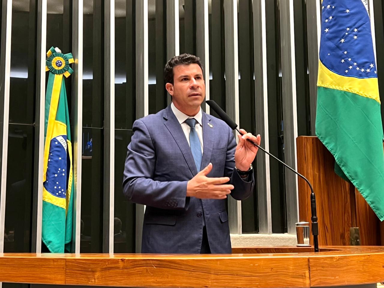 Câmara aprova projeto de Carlos Veras que reconhece a Poesia do Pajeú como manifestação da cultura nacional. Texto segue para o Senado Federal