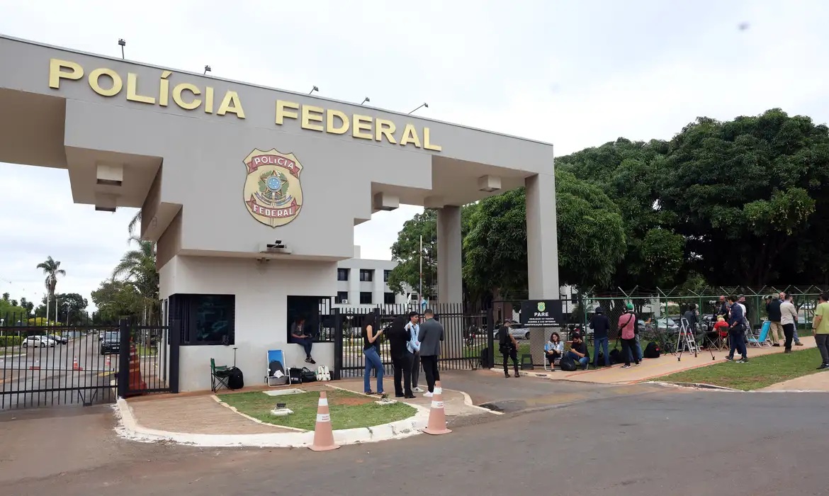 Daniel Vorcaro é transferido para a sede da Polícia Federal