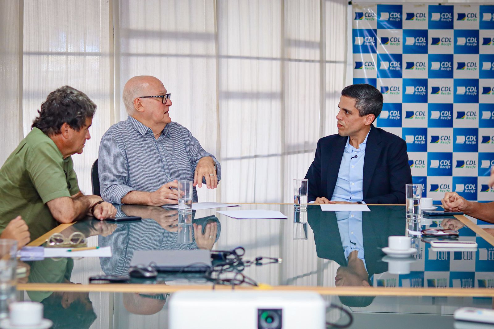 Deputado Jarbas Filho se reúne com CDL e empresários para discutir medidas de fortalecimento do comércio no Centro do Recife.