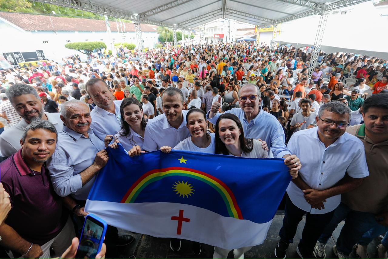 Governadora Raquel Lyra firma convênio de R$ 8 milhões para pavimentação de 28 vias em Bom Jardim e participa da reinauguração de hospital municipal.