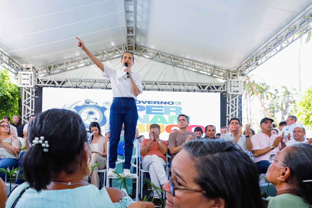Governadora Raquel Lyra inaugura Geres, autoriza escola técnica, rodovia PE-044 e entrega ônibus escolares em Goiana, na Mata Norte