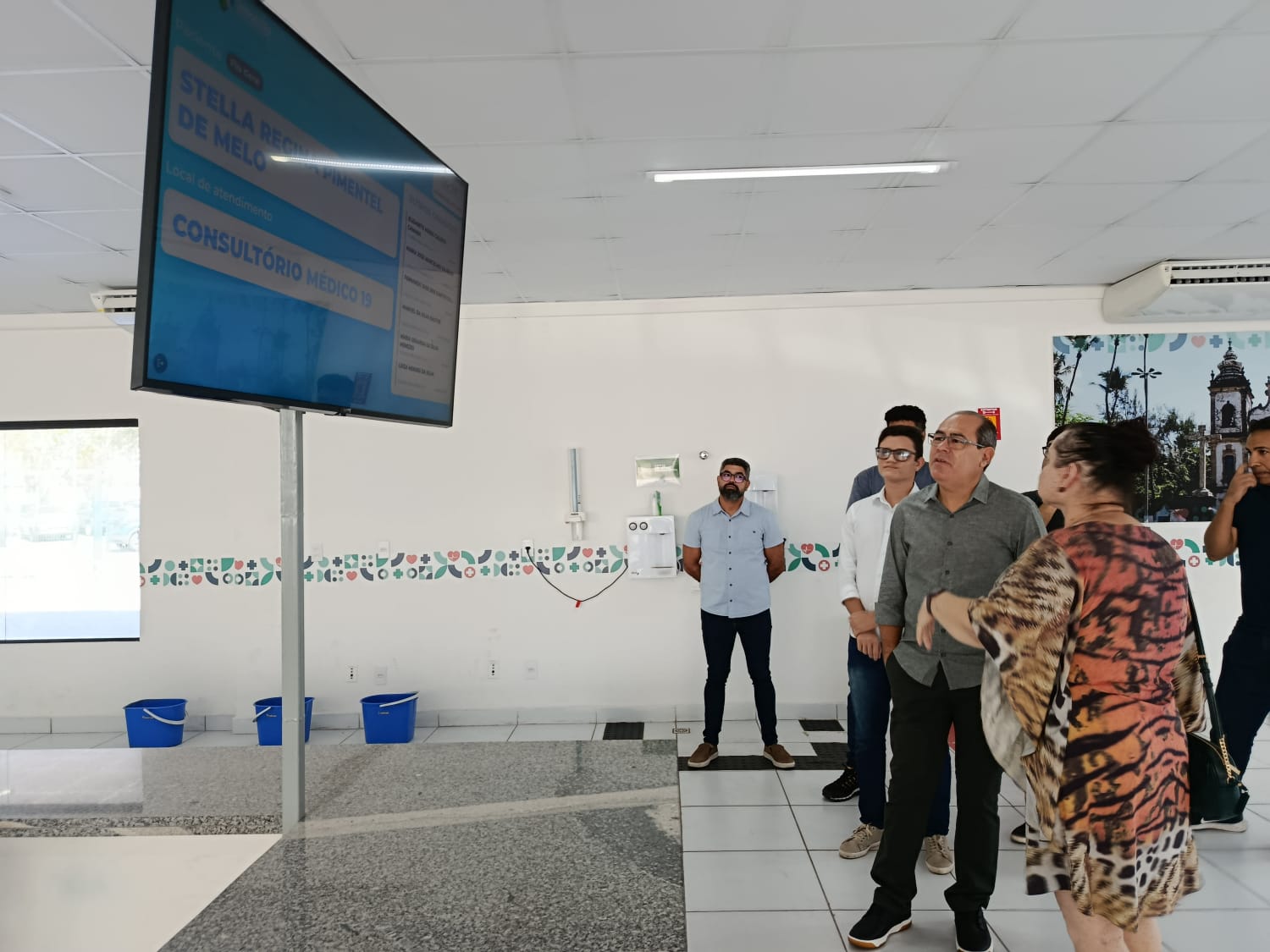 Prefeitura do Jaboatão implanta painel eletrônico para organizar atendimentos médicos. Tecnologia começa no AEES e será expandida às policlínicas até julho