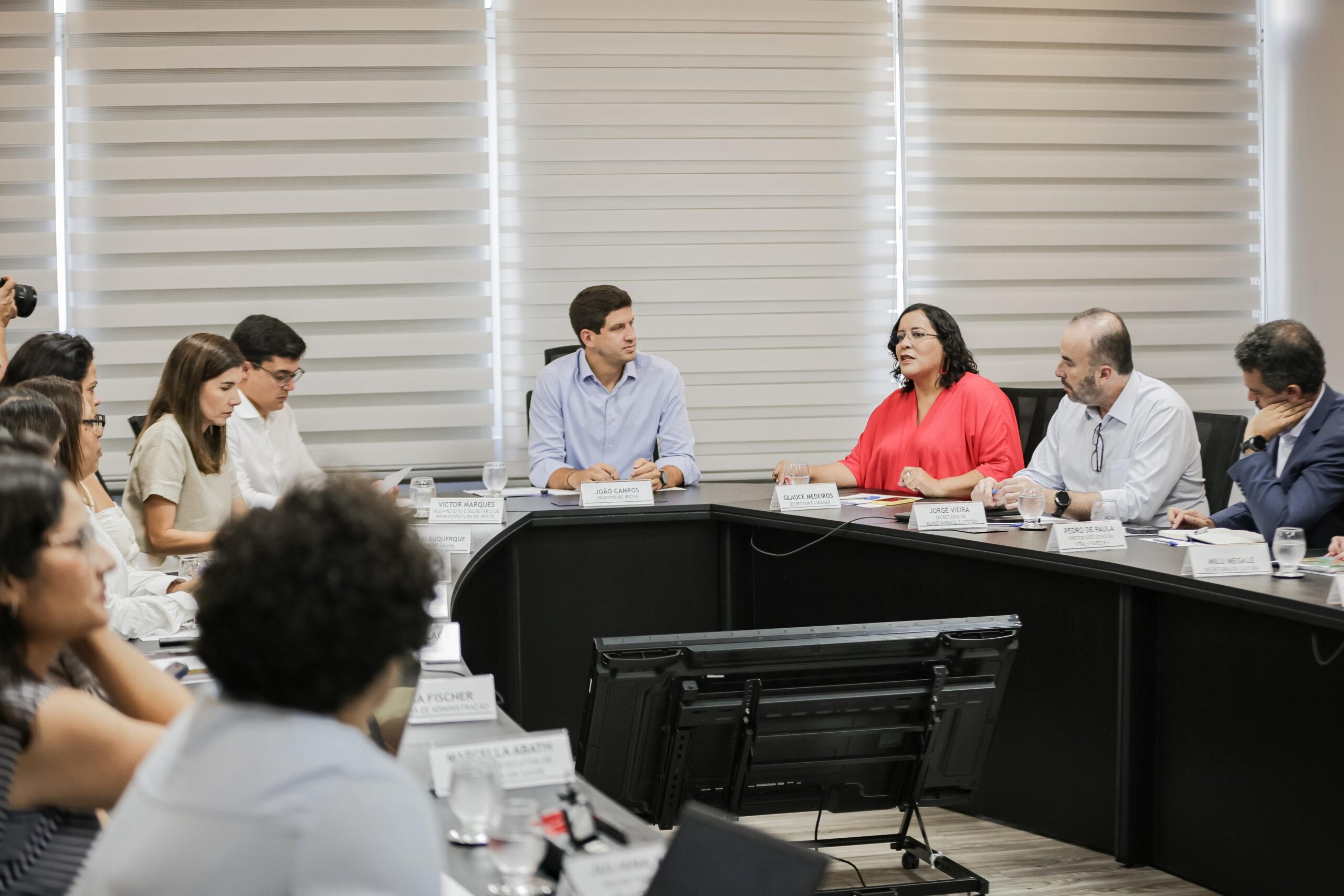 Prefeitura do Recife lança ClarIA, sistema de inteligência artificial que analisa dados da rede de saúde para identificar mulheres em risco de violência e prevenir feminicídios