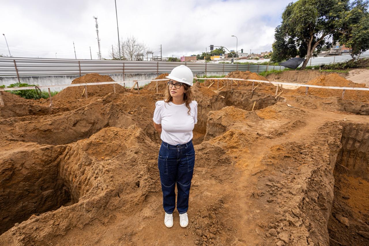 Débora Almeida vistoria obra do IML de Garanhuns, cobra agilidade na entrega e destaca investimento de R$ 5 milhões no Complexo da Polícia Científica