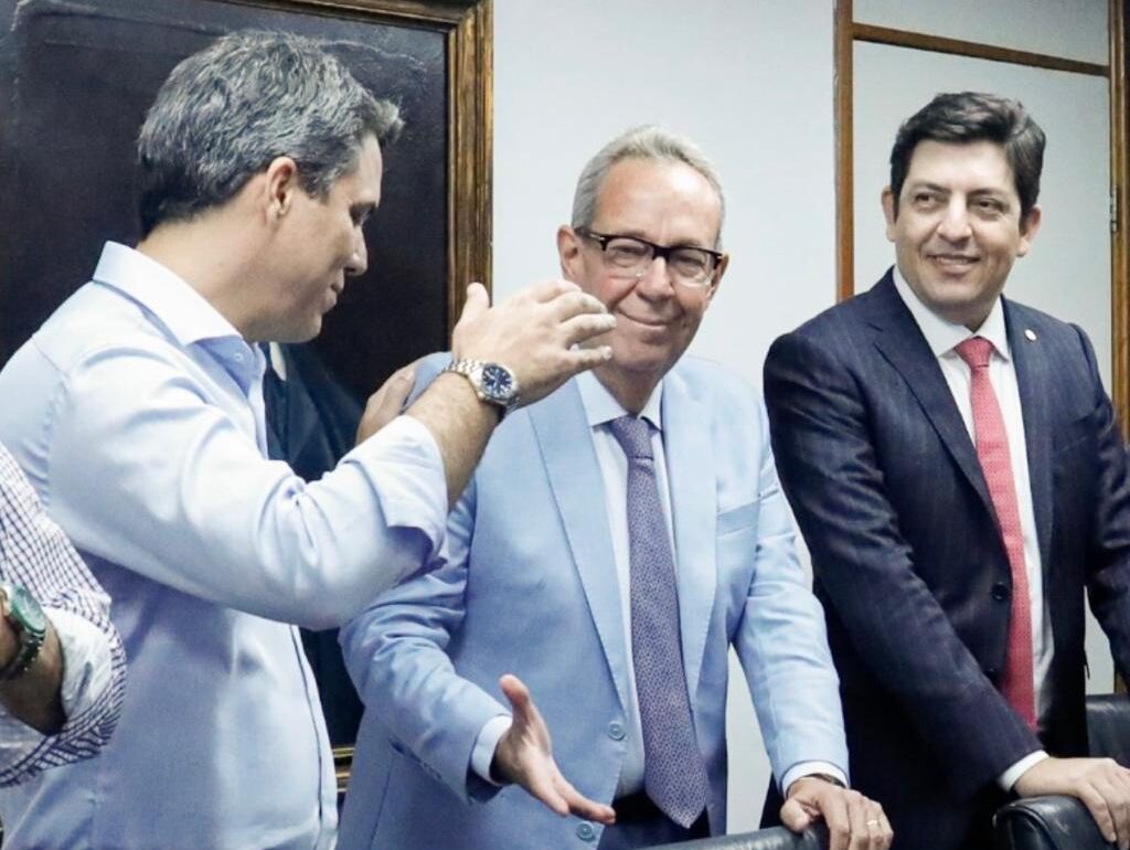 Intervenção da Amupe viabiliza acordo sobre a LOA em Pernambuco após quatro meses da interminável disputa entre Executivo e Legislativo pelo limite de remanejamento