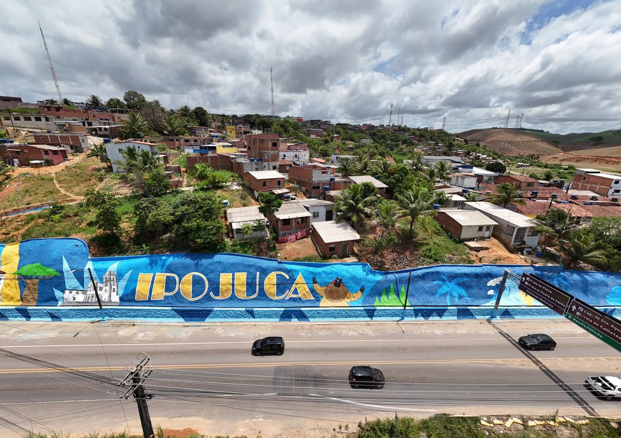 Ipojuca entrega obra em Jagatá com muro de arrimo, drenagem e painel artístico de 1.300 m², beneficiando cerca de 100 famílias