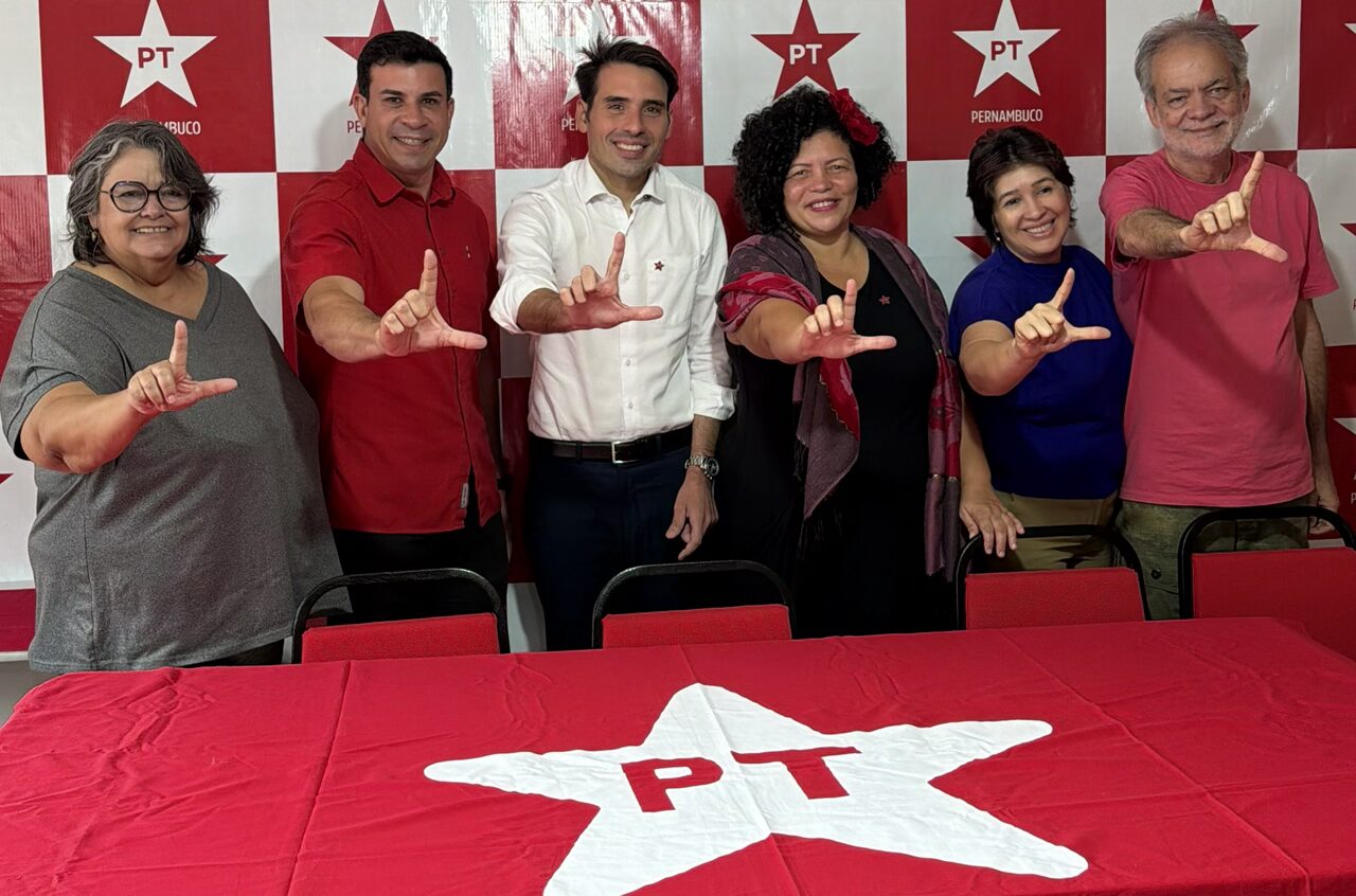 João Paulo Costa se filia ao PT, amplia bancada na Alepe e reforça articulação política do partido em Pernambuco visando eleições de 2026