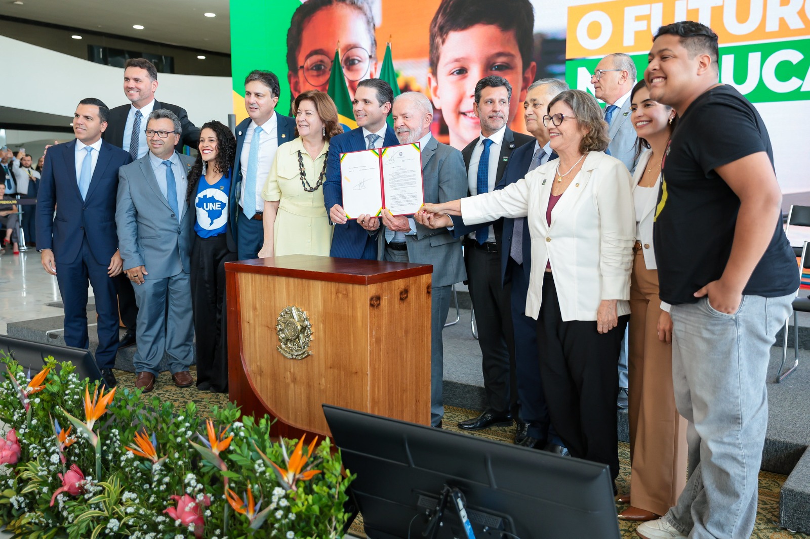 Lula sanciona o novo Plano Nacional de Educação (pne) com metas, monitoramento bienal e foco na redução das desigualdades educacionais no Brasil