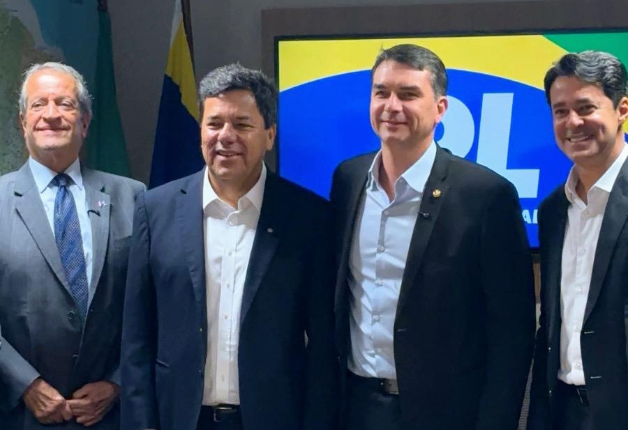 Mendonça Filho se filia ao PL após deixar o União Brasil e reforça oposição ao PT, destacando atuação em educação, segurança e desenvolvimento econômico