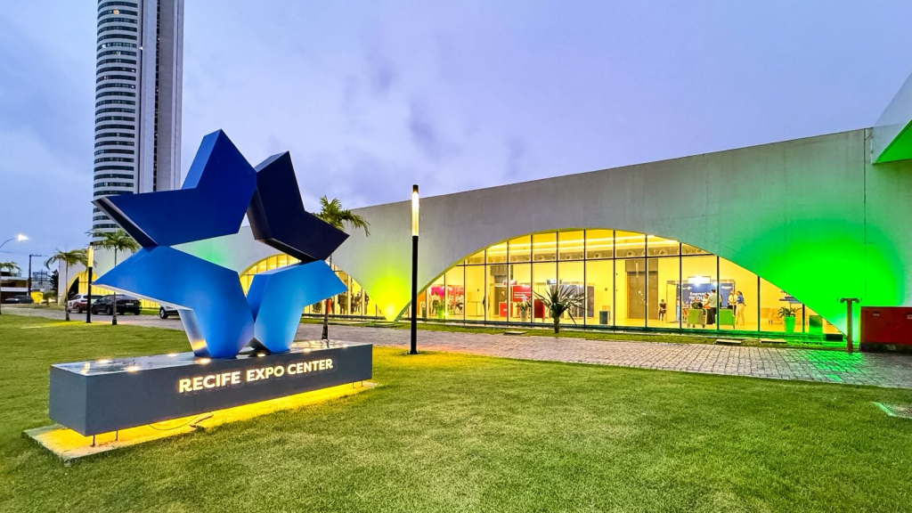 Prefeitura do Recife apresenta projetos de inovação, tecnologia e inclusão social no Congresso da Amupe, com destaque para o Embarque Digital