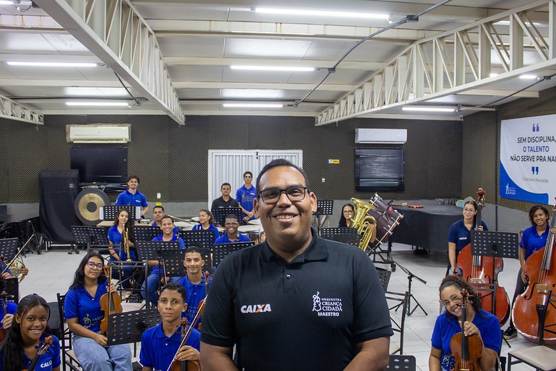 A Orquestra Criança Cidadã anunciou o maestro venezuelano Rafael Dommar como novo regente titular. Ele assume a função neste mês de maio de 2026